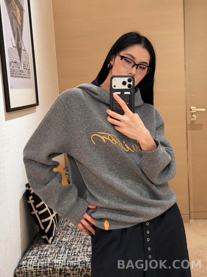 루이비통 루이비통 Vuitton 레더 레터링 후드 상세 이미지