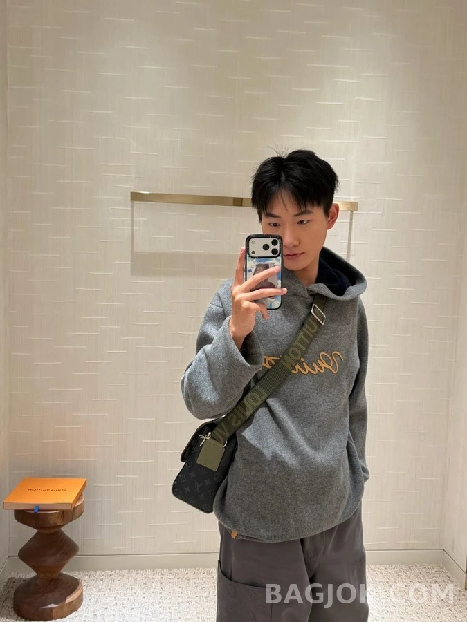 루이비통 루이비통 Vuitton 레더 레터링 후드 상세 이미지