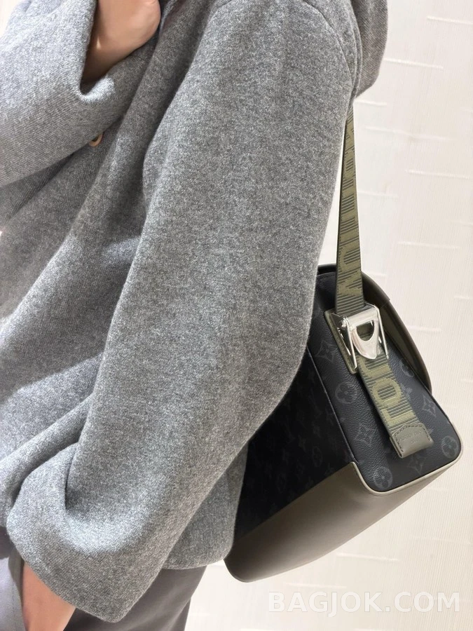 루이비통 루이비통 Vuitton 레더 레터링 후드 상세 이미지