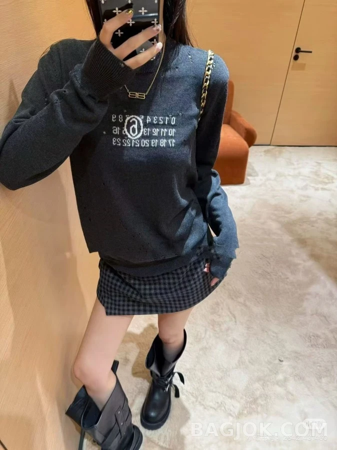 메종 마르지엘라 메종마르지엘라 MM6 숫자 라벨 디스트레스 니트 상세 이미지