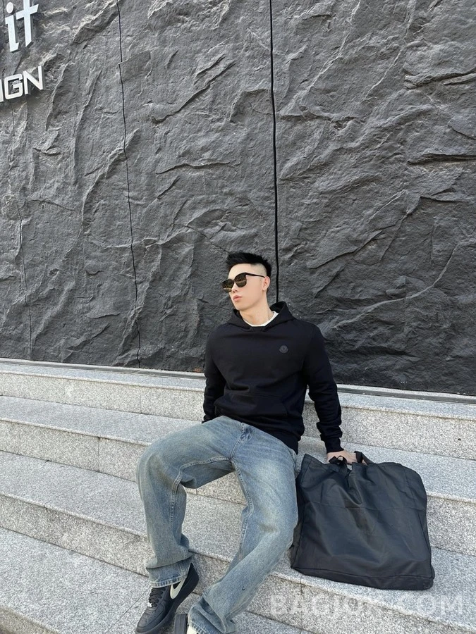 몽클레어 몽클레어 동색 백 로고 코튼 후드 맨투맨 상세 이미지