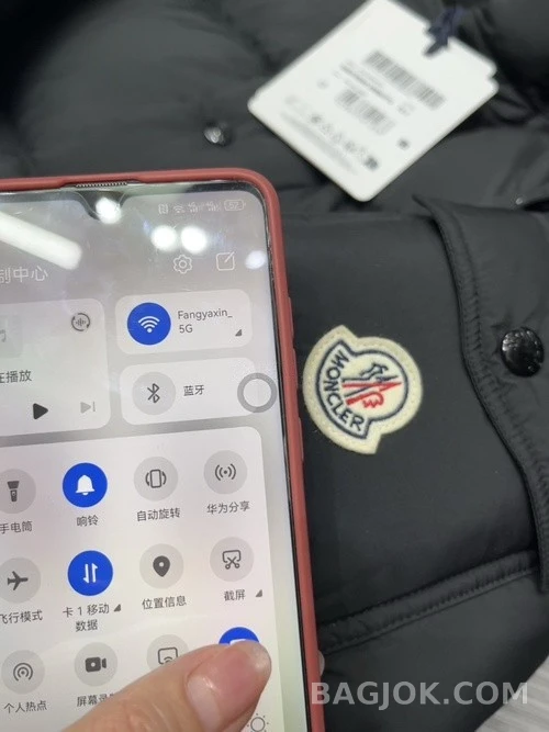 몽클레어 몽클레어 블랙 스냅 탈부착 와이드 후드 여성 패딩 상세 이미지