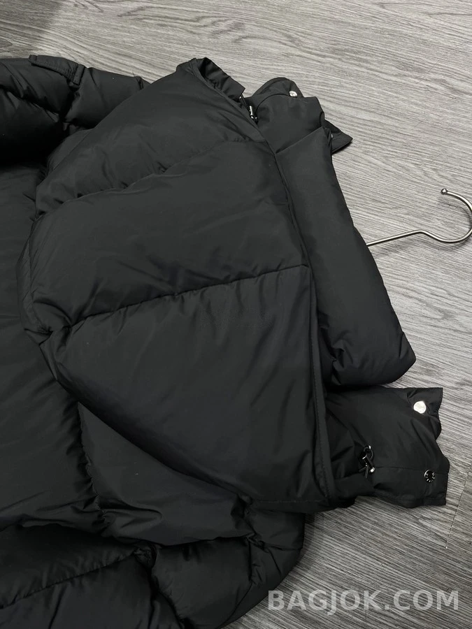 몽클레어 몽클레어 블랙 스냅 탈부착 와이드 후드 여성 패딩 상세 이미지