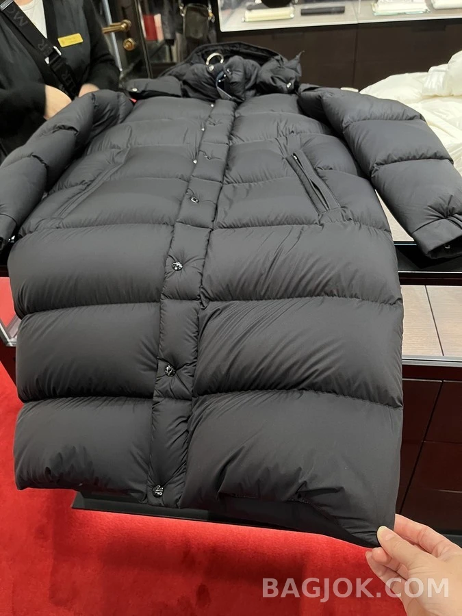 몽클레어 몽클레어 블랙 스냅 탈부착 와이드 후드 여성 패딩 상세 이미지