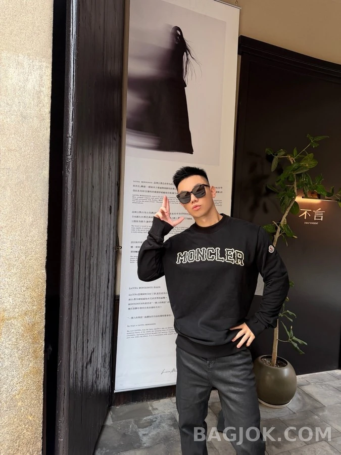 몽클레어 몽클레어 자수 레터링 로고 맨투맨 상세 이미지