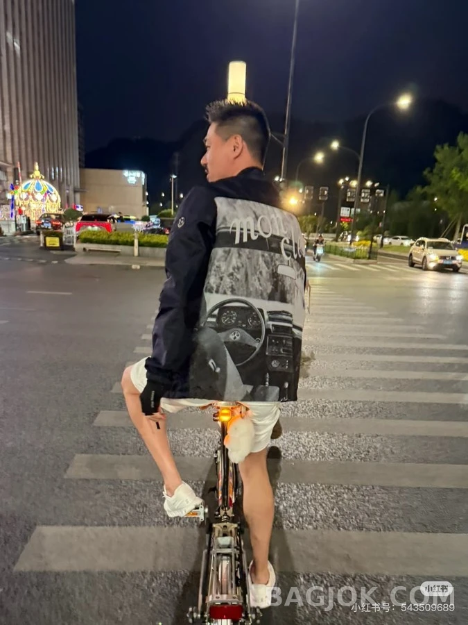 몽클레어 몽클레어 지니어스 메르세데스-벤츠 콜라보 프린트 집업 자켓 상세 이미지