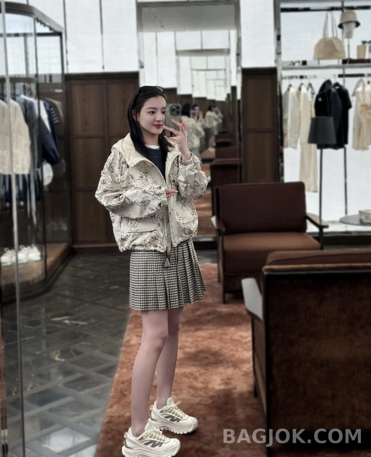 몽클레어 몽클레어 플라워 자수 후드 집업 상세 이미지