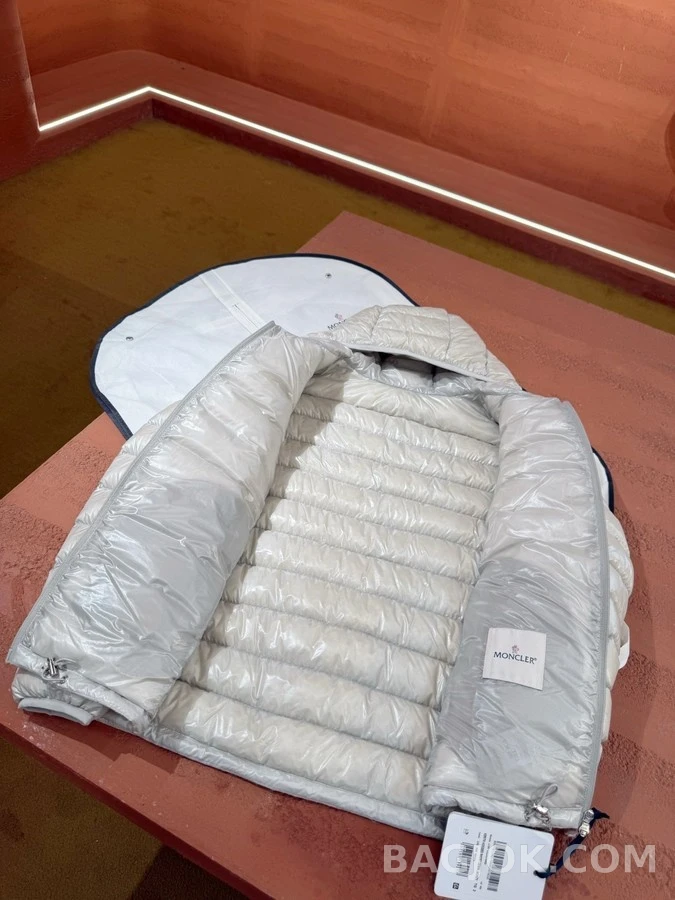 몽클레어 몽클레어 후드 덕다운 패딩 상세 이미지
