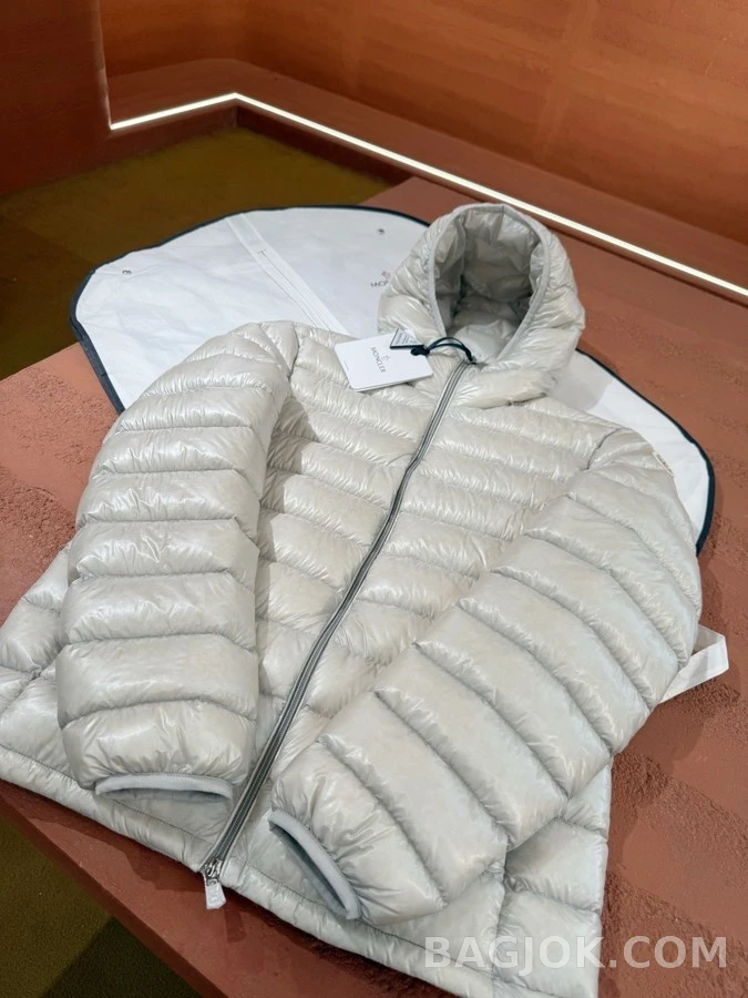 몽클레어 몽클레어 후드 덕다운 패딩 상세 이미지