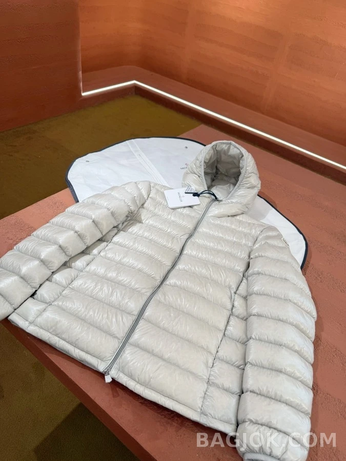몽클레어 몽클레어 후드 덕다운 패딩 상세 이미지