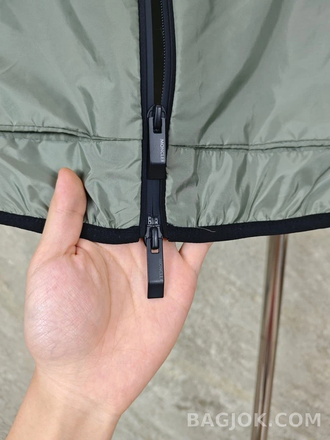 몽클레어 몽클레어 후드 리플렉티브 베스트 상세 이미지