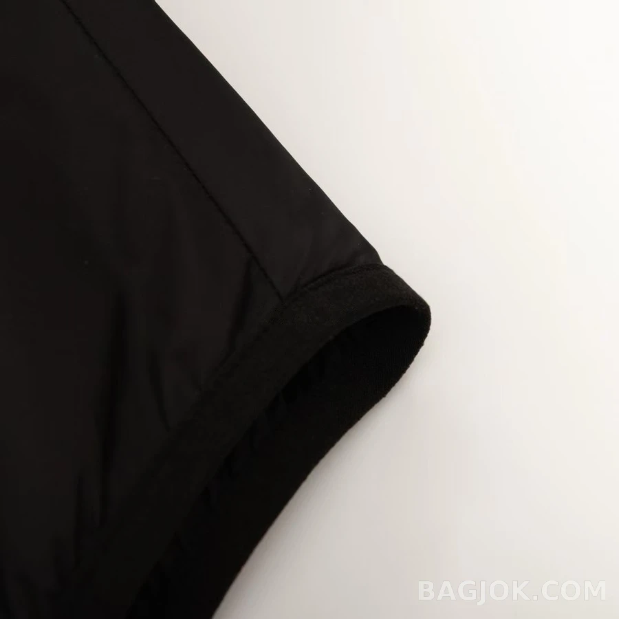 몽클레어 몽클레어 후드 반사 프린트 베스트 상세 이미지