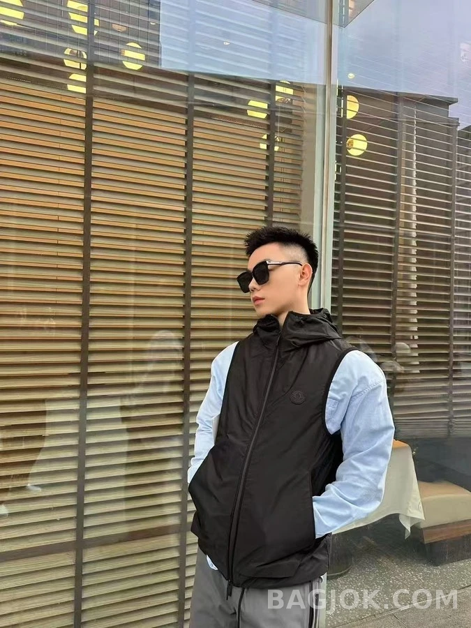 몽클레어 몽클레어 후드 반사 프린트 베스트 상세 이미지