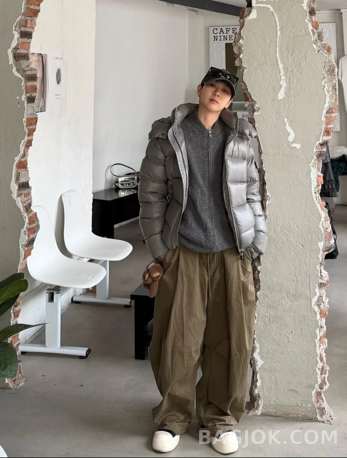 몽클레어 몽클레어 후드 숏 광택 다운 재킷 상세 이미지
