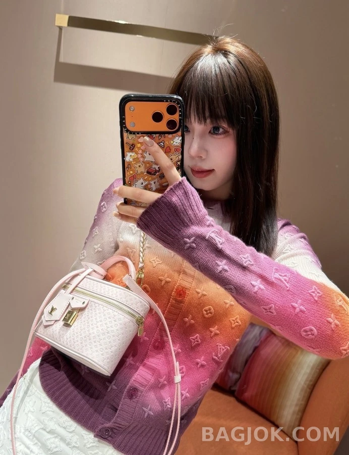 루이비통 루이비통 그라데이션 모노그램 니트 가디건 상세 이미지