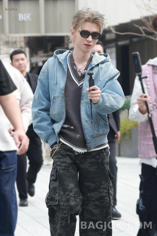 루이비통 루이비통 로고 워싱 데님 후드 집업 상세 이미지