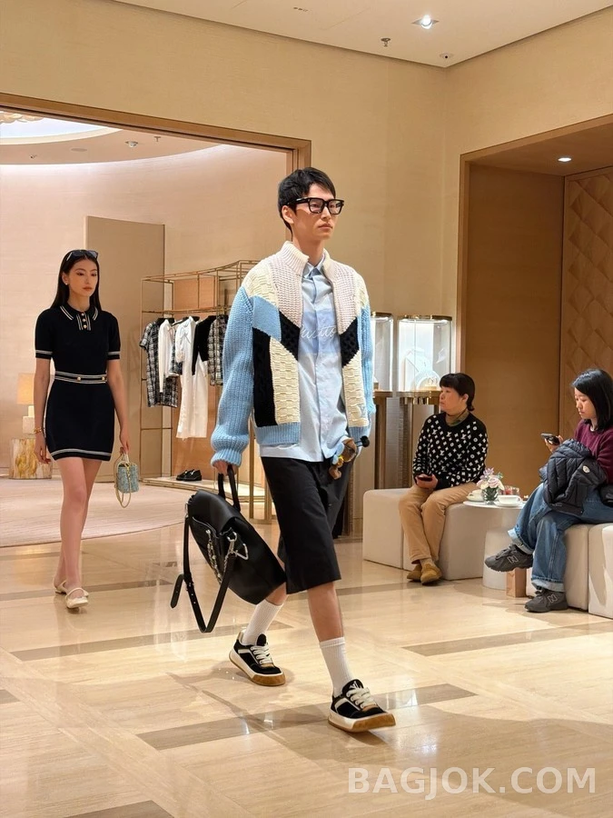 루이비통 루이비통 로고 컬러 블록 니트 집업 상세 이미지