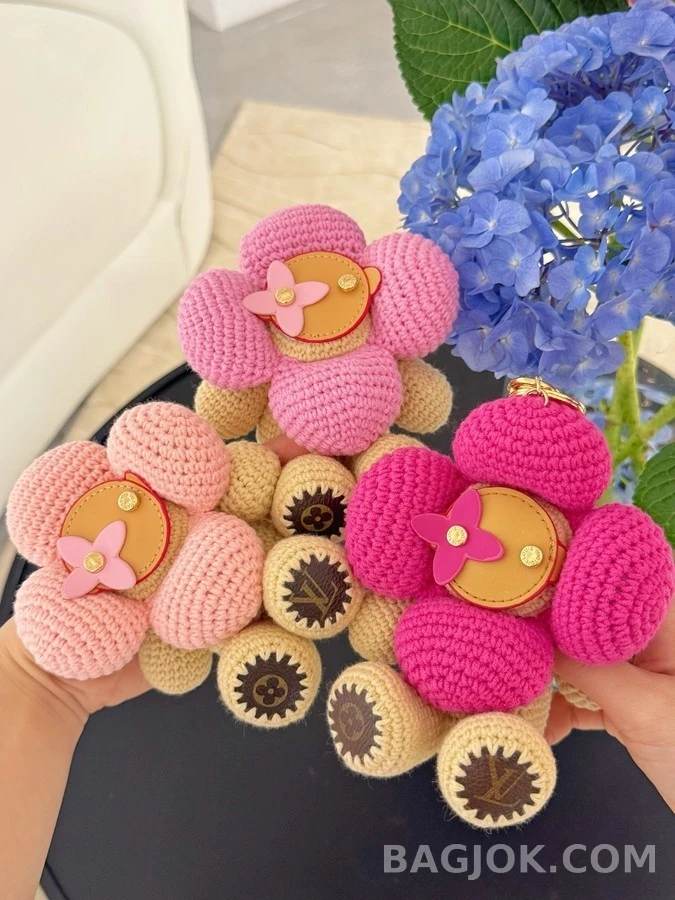 루이비통 루이비통 비비안 태양꽃 크로셰 키링 상세 이미지