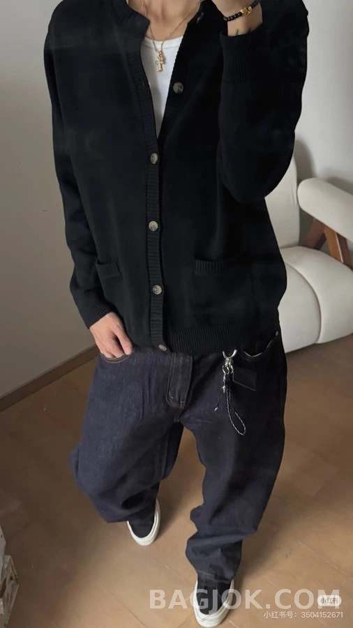 프라다 프라다 라운드넥 버튼 가디건 상세 이미지