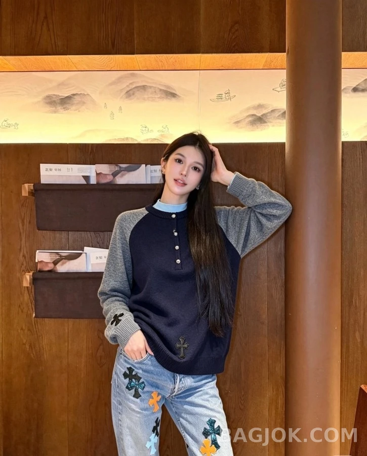 크롬하츠 크롬하츠 크로스 패치 헨리넥 니트 상세 이미지