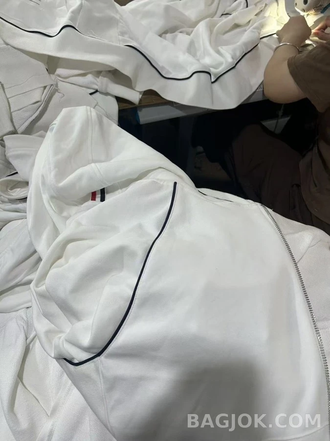 톰브라운 톰브라운 4-바 파이핑 후드 집업 상세 이미지
