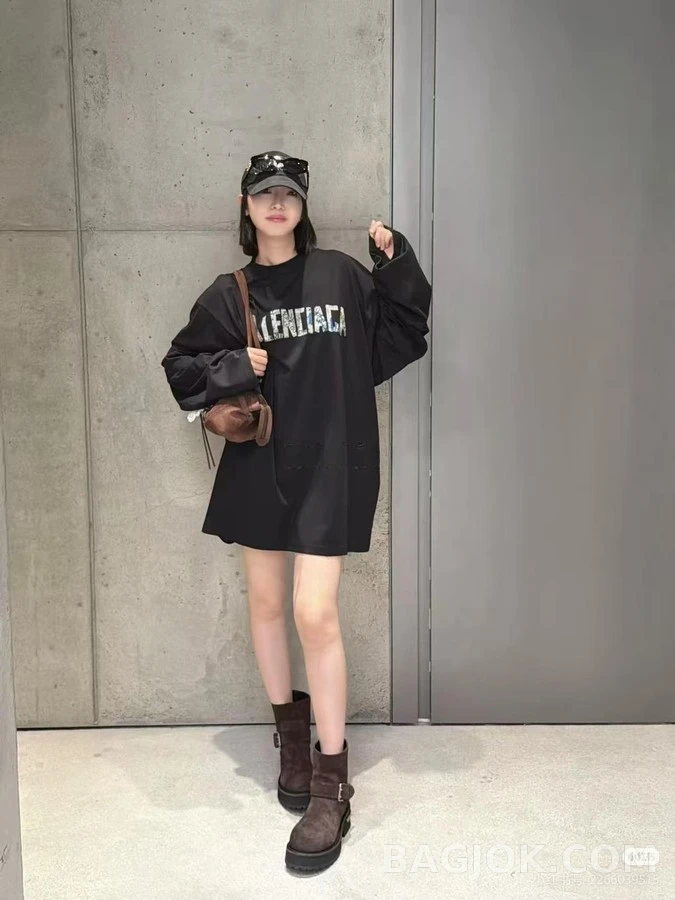 발렌시아가 발렌시아가 디지털 그래피티 로고 긴팔 티셔츠 상세 이미지