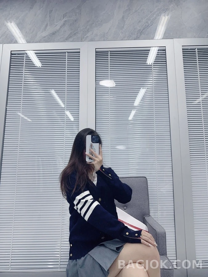 톰브라운 톰브라운 4바 스트라이프 카디건 상세 이미지