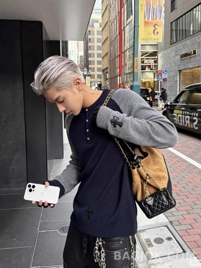 크롬하츠 크롬하츠 크로스 가죽패치 헨리넥 니트 상세 이미지