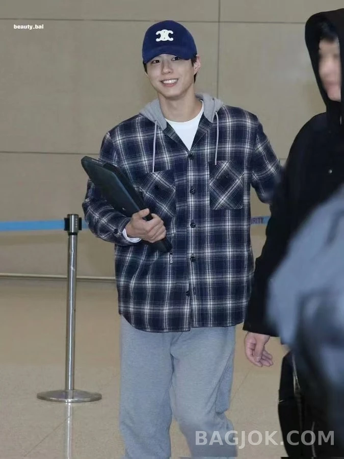 셀린느 셀린느 체크 캐시미어 후드 셔츠 상세 이미지