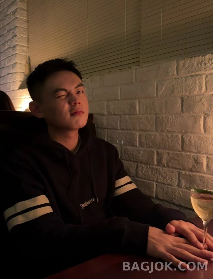 생로랑 세인트로랑 스트라이프 자수 후드티 상세 이미지