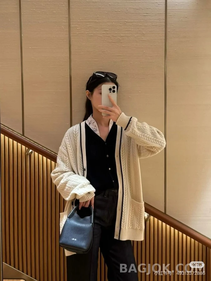 로로피아나 로로피아나 배색 포켓 케이블 니트 가디건 상세 이미지