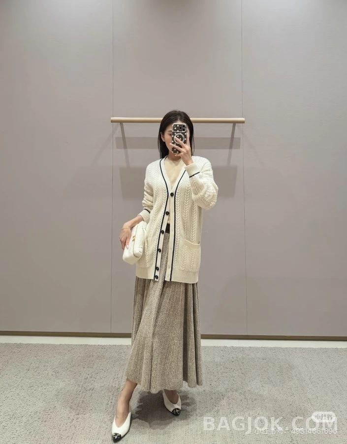 로로피아나 로로피아나 배색 포켓 케이블 니트 가디건 상세 이미지