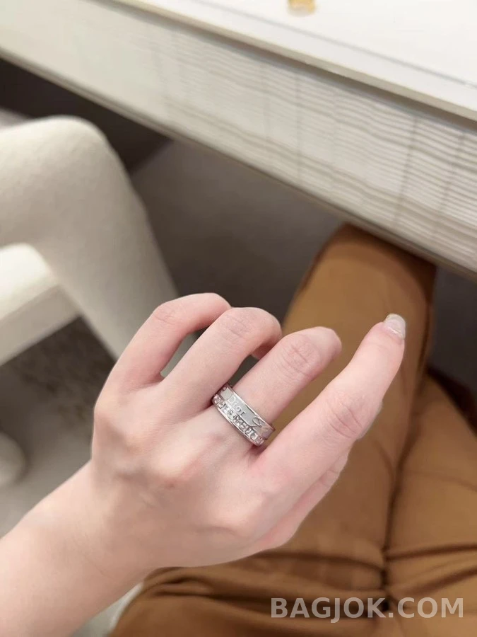 디올 디올 분층 레터링 큐빅 반지 상세 이미지