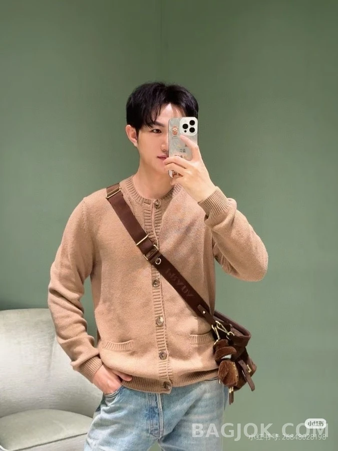 프라다 프라다 울 혼방 라운드넥 가디건 상세 이미지