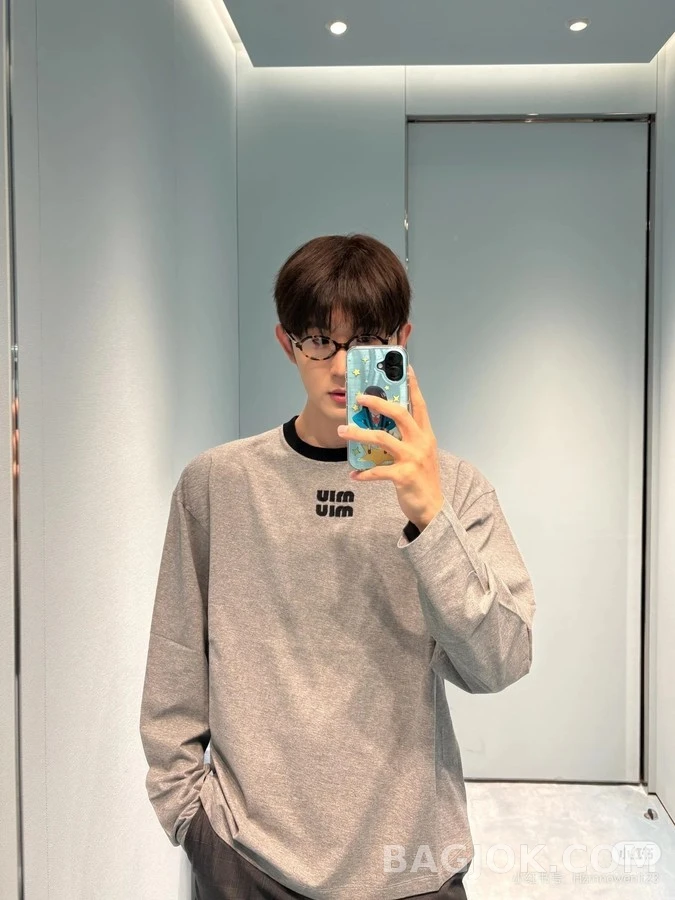 미우미우 미우미우 레터링 긴팔 티셔츠 상세 이미지