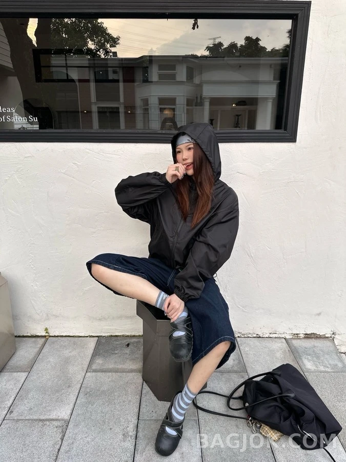 프라다 프라다 삼각 로고 후드 집업 자켓 상세 이미지
