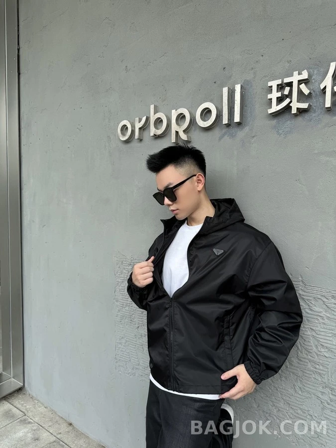 프라다 프라다 삼각 로고 후드 집업 자켓 상세 이미지