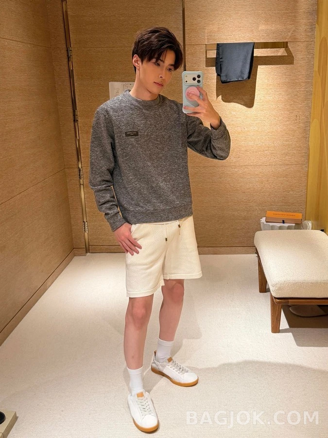 루이비통 루이비통 로고 패치 맨투맨 상세 이미지