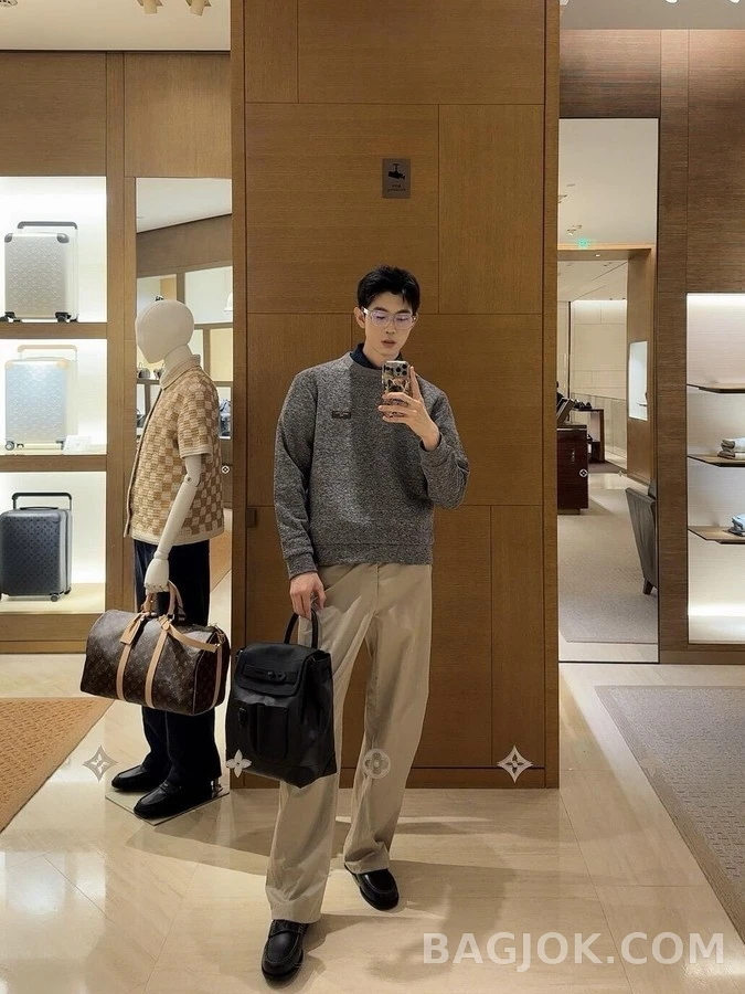 루이비통 루이비통 로고 패치 맨투맨 상세 이미지