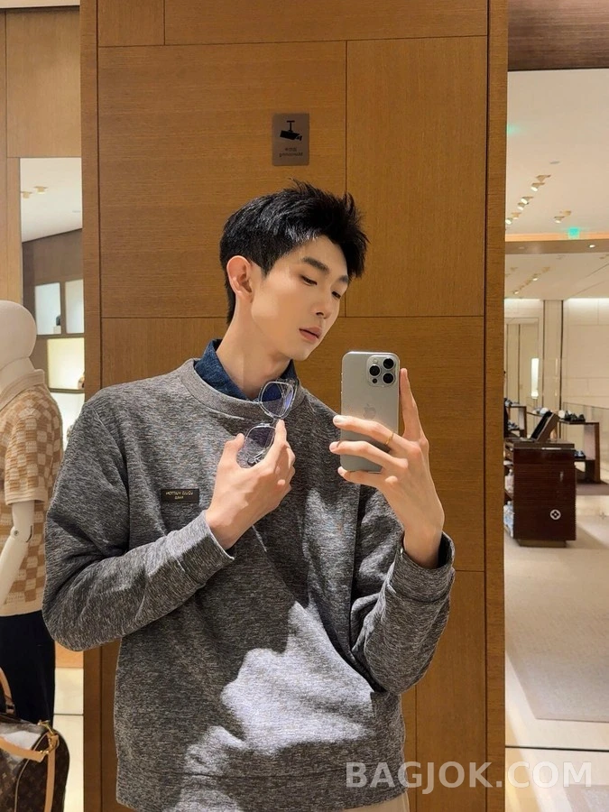 루이비통 루이비통 로고 패치 맨투맨 상세 이미지
