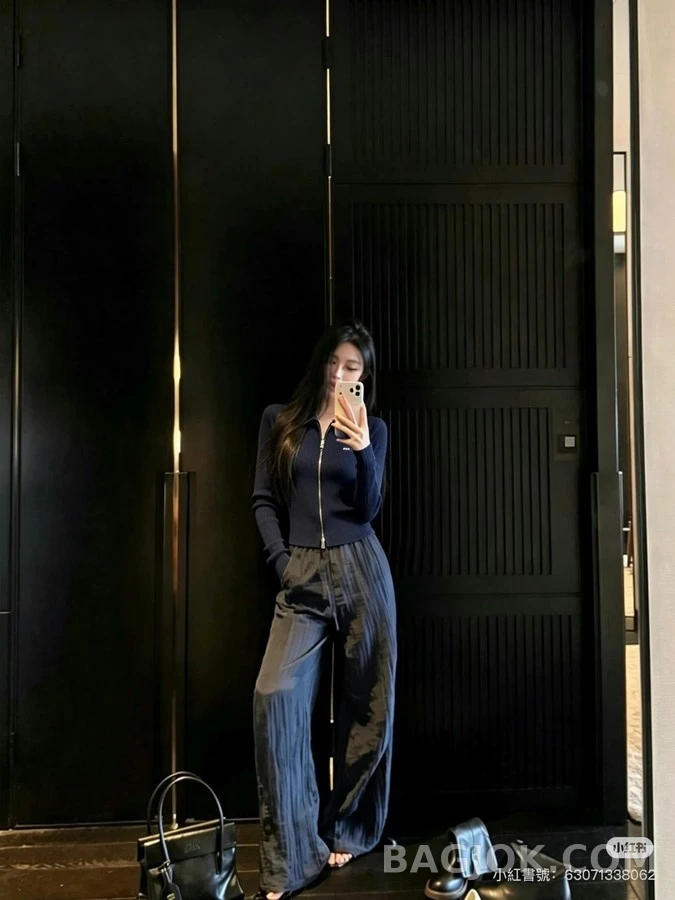 미우미우 미우미우 리브 조직 로고 하이넥 집업 셔츠 상세 이미지