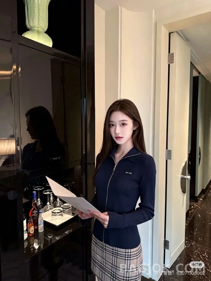 미우미우 미우미우 리브 조직 로고 하이넥 집업 셔츠 상세 이미지