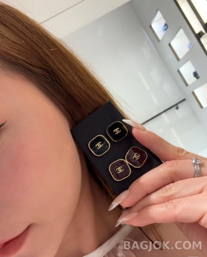 샤넬 샤넬 더블C 스퀘어 에나멜 귀걸이 상세 이미지