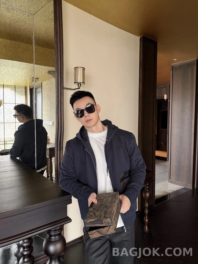 에르메스 에르메스 자수 가죽 후드 집업 상세 이미지