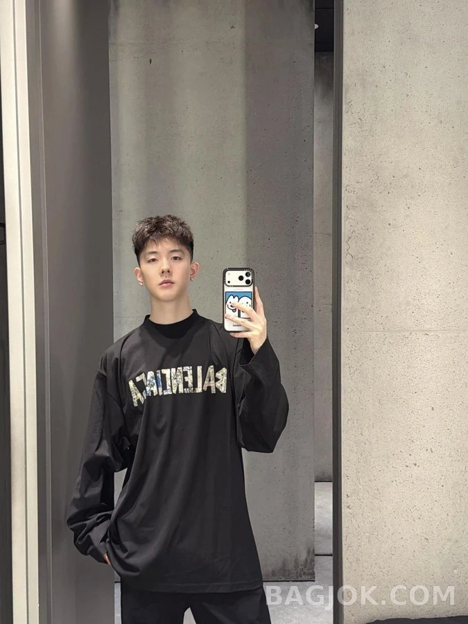 발렌시아가 발렌시아가 그래피티 테이프 로고 긴팔 티셔츠 상세 이미지