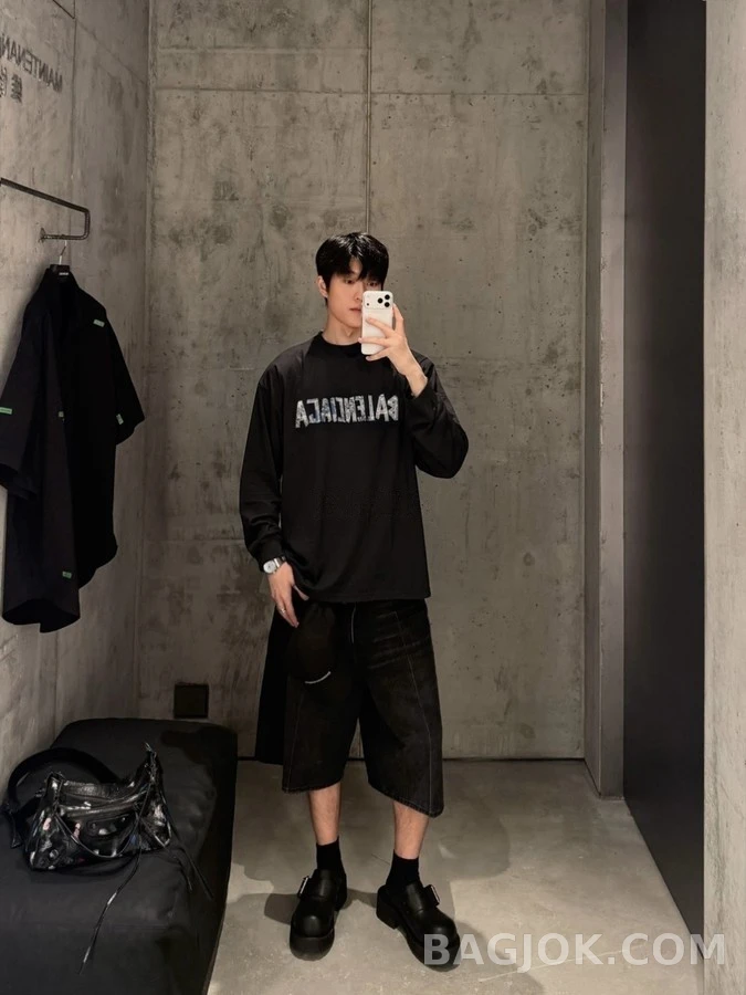 발렌시아가 발렌시아가 그래피티 테이프 로고 긴팔 티셔츠 상세 이미지