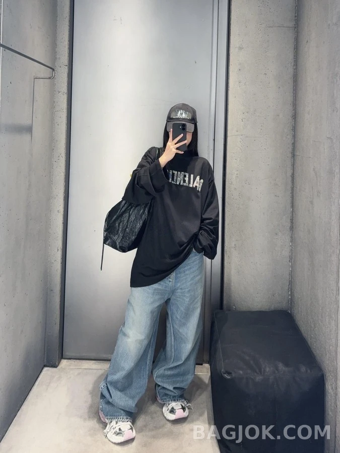 발렌시아가 발렌시아가 그래피티 테이프 로고 긴팔 티셔츠 상세 이미지