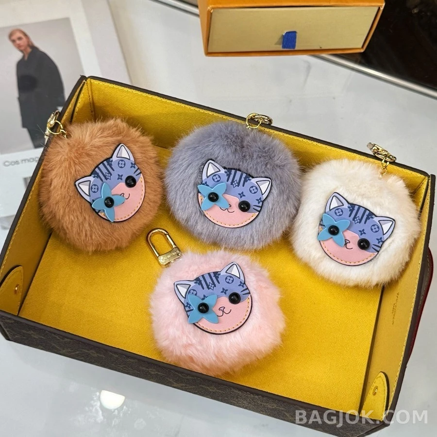 루이비통 루이비통 캣 폼폼 백 참 상세 이미지