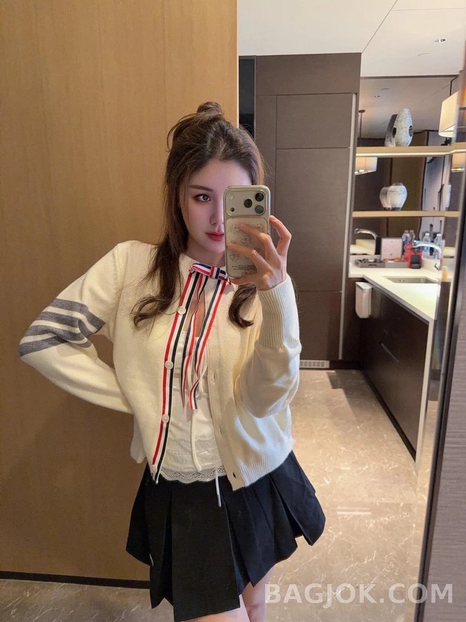 톰브라운 톰브라운 헥터 패턴 라운드넥 가디건 상세 이미지