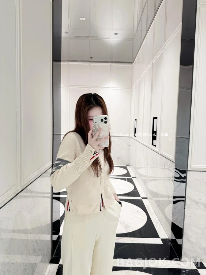 톰브라운 톰브라운 헥터 패턴 라운드넥 가디건 상세 이미지